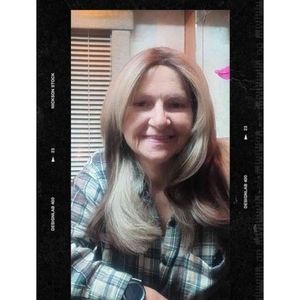 Meet your Posher, Dina